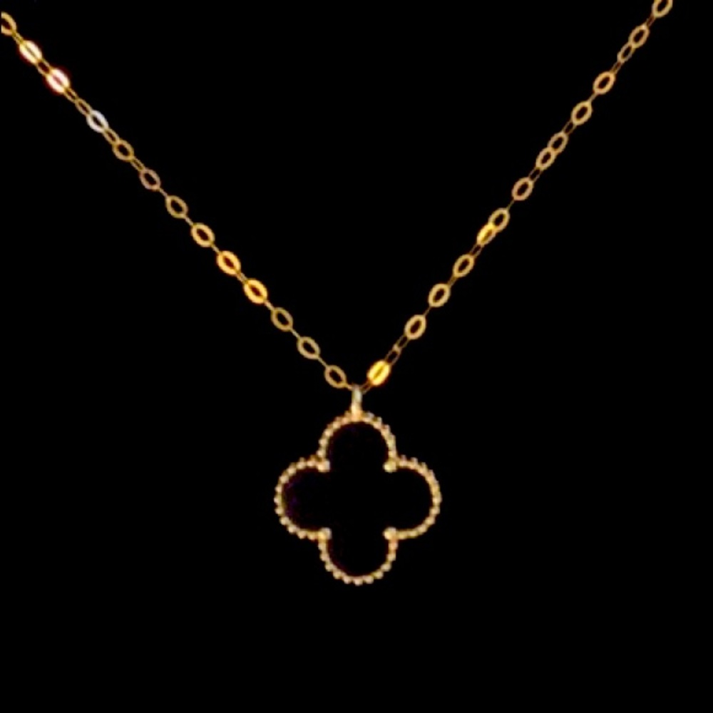 SOLD! 18 karat gold clover necklace